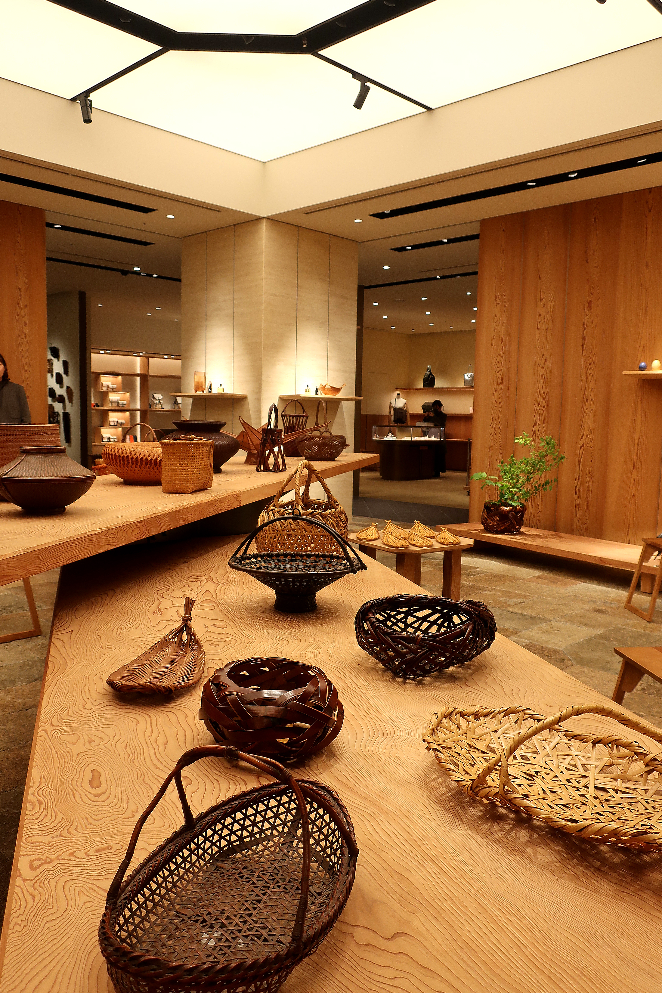 銀座和光本店アーツアンドカルチャー「竹籠 炻器 銅器 香　Various Bamboo Masterworks, Modern Crafts and Fragrance」